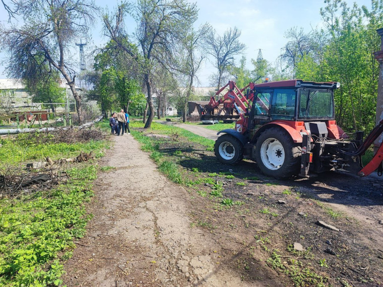На территории городского округа Дебальцево состоялся Всероссийский субботник. На территории городского округа Дебальцево состоялся Всероссийский субботник.